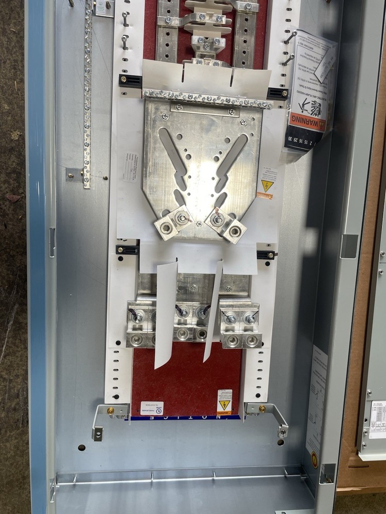 1-400 AMP 480V MAIN LUG PANELBOARD 42 SPACE 3PHASE 4 WIRE COMPLETE PANEL