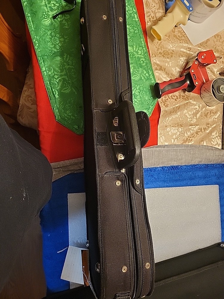 3/4 Unbranded Violin Case Missing Zipper Pull On Outside Pocket