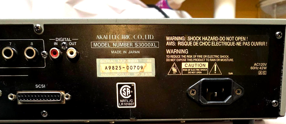 AKAI S3000XL Sampler Rackmount Vintage