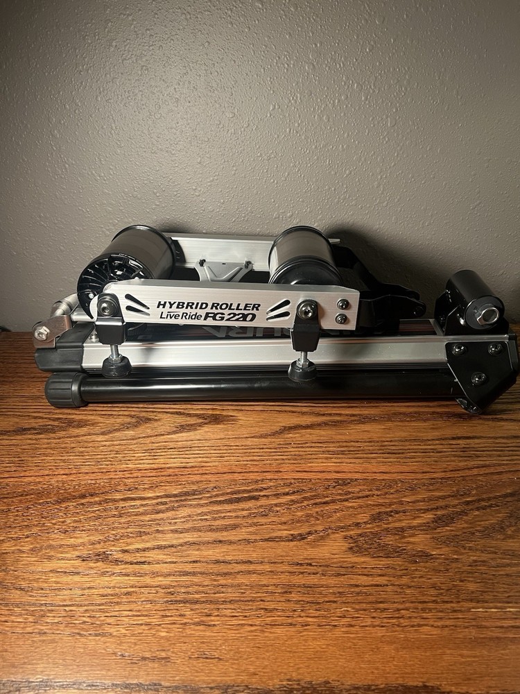 Minoura FG-220 Hybrid Roller with storage bag Front Fork Mounted Trainer