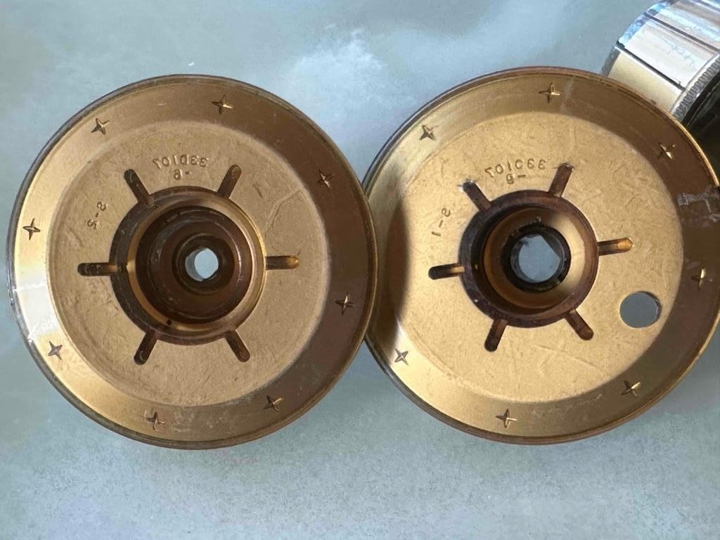 Vintage Retro Star Burst Gold Plastic 50's 60's TV Control Knobs