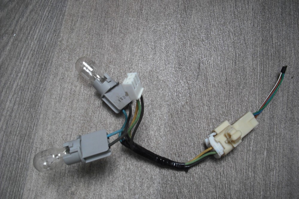 LEXUS IS 2006 DBA-USF40 REAR LIGHT BULB HOLDERS LEFT SIDE