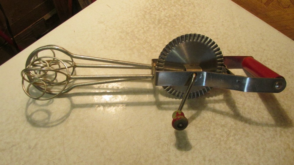 Antique Double Circle Soap Bubbler Dasher Egg Beater  No. 4