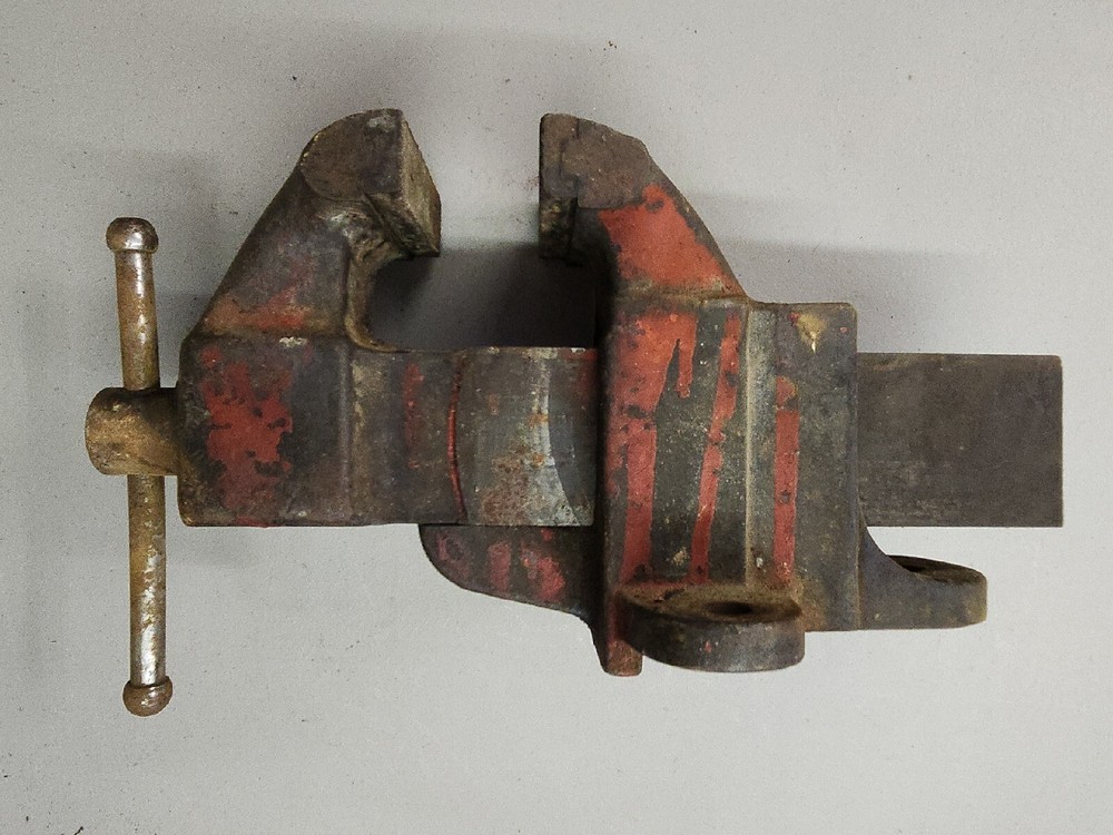 Standard Bench Vise 4" 24lbs