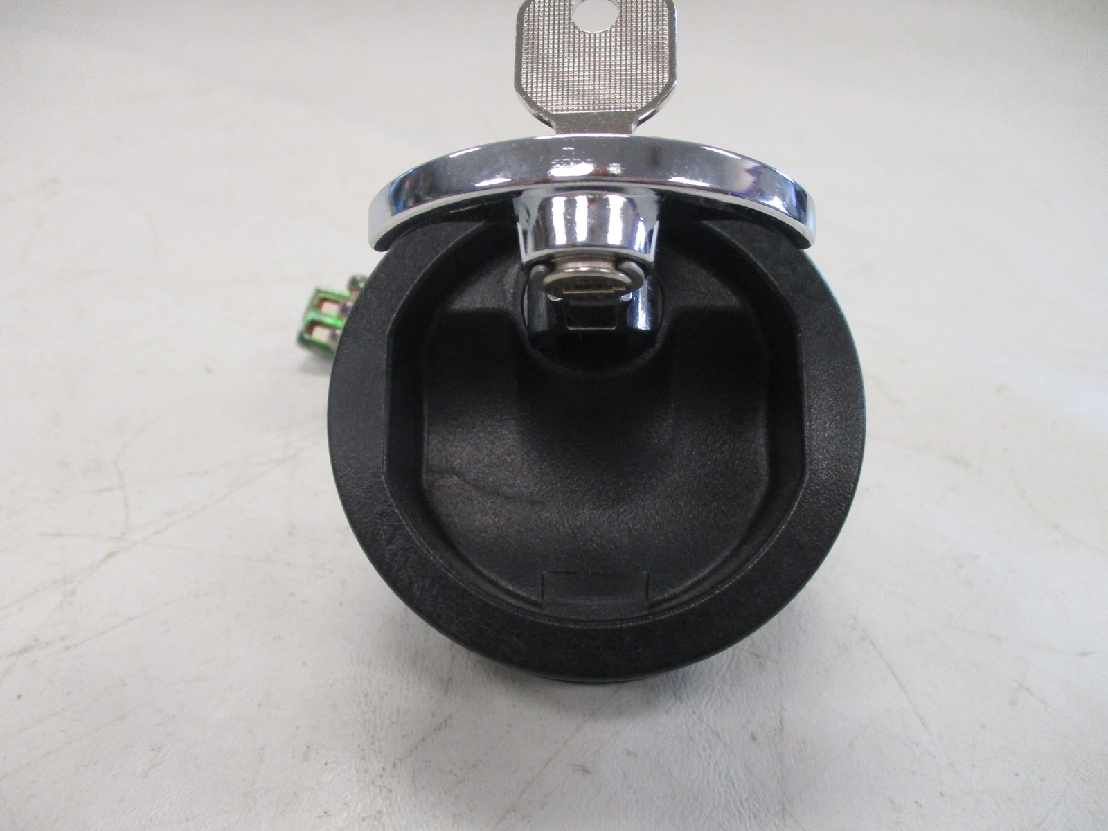 WHITECAP 3" T - STYLE LOCKING LATCH W/ KEY BLACK & CHROME S-9415B MARINE BOAT