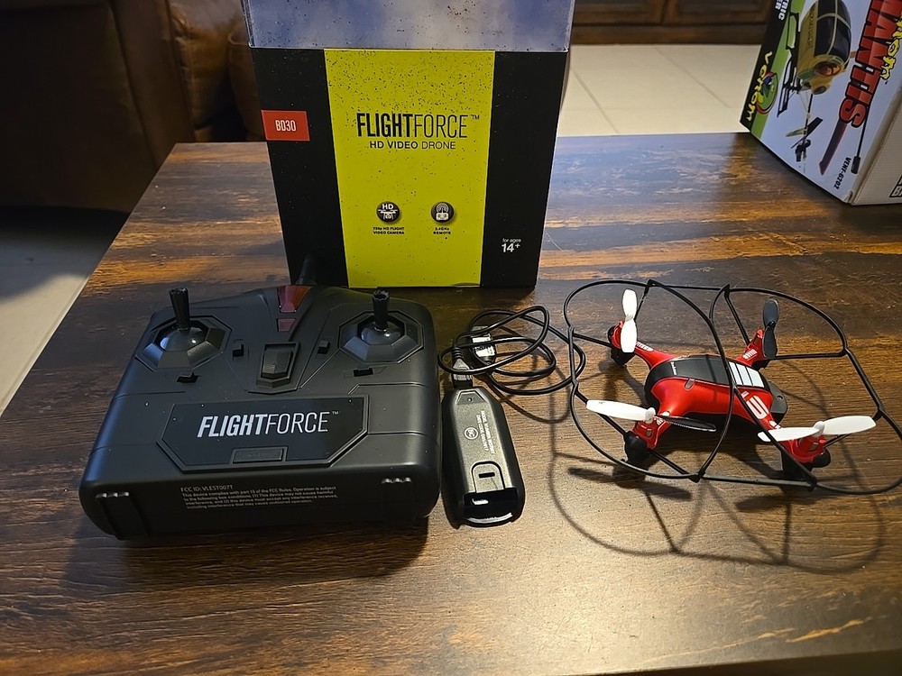 Brookstone Flight Force HD video Drone BD30 / Open Box