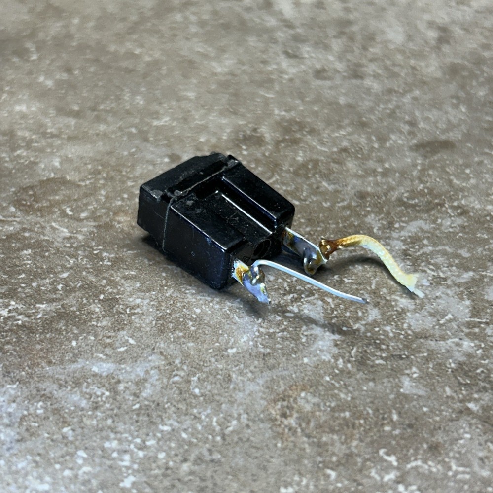 Fisher R-200 Outlet Original - Chipped