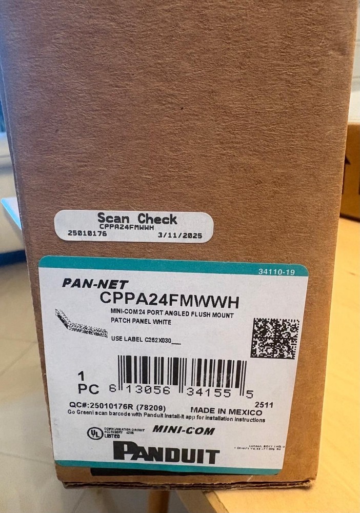 Panduit Mini-Com Angled Unshielded Patch Panel 24 Port 1RU - WHITE - CPPA24FMWWH