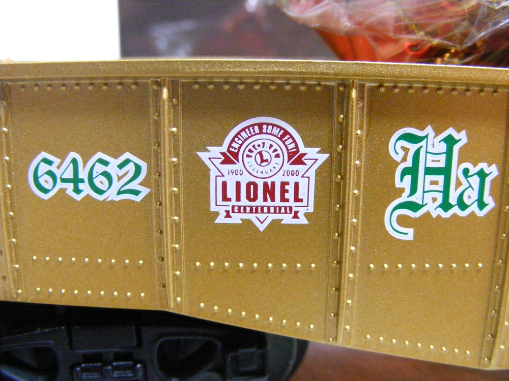 Lionel Train 2000 Gondola w/Presents 6-36066