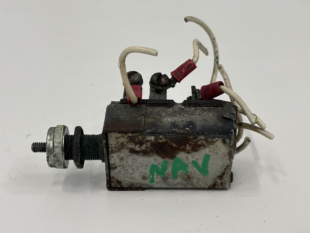 60 Cessna 210 A 6 Prong NAV Navigation Flasher Light Push Pull Switch 0713026-9