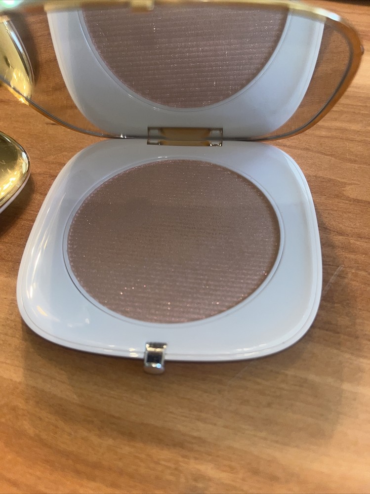 Marc Jacobs Omega Glaze Champagne No Box