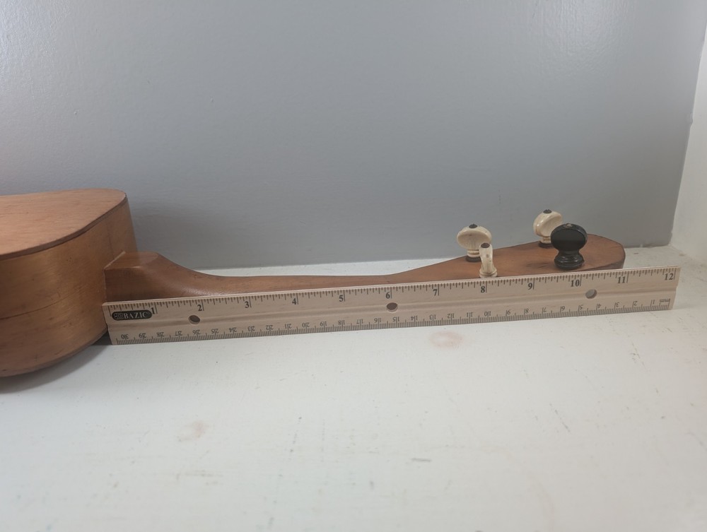 Vintage Regal Ukulele w/side crack