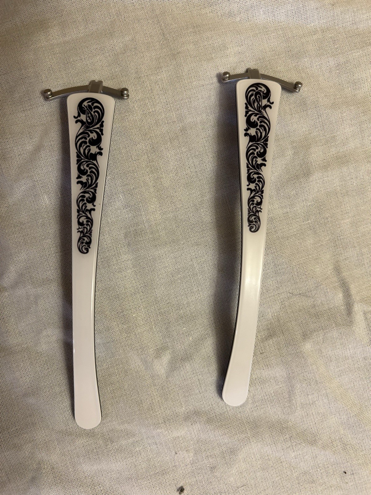 Pilla Outlaw X7 Viper Frames White x/ Black Scroll