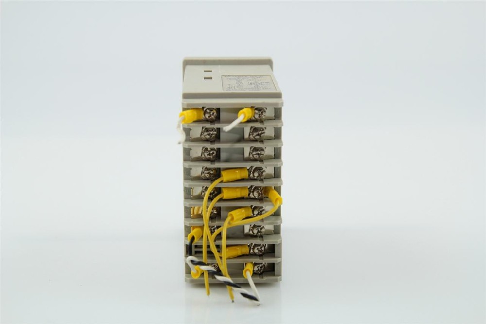 KEYENCE TF2-31 DIGITAL TEMPERATURE CONTROLLER