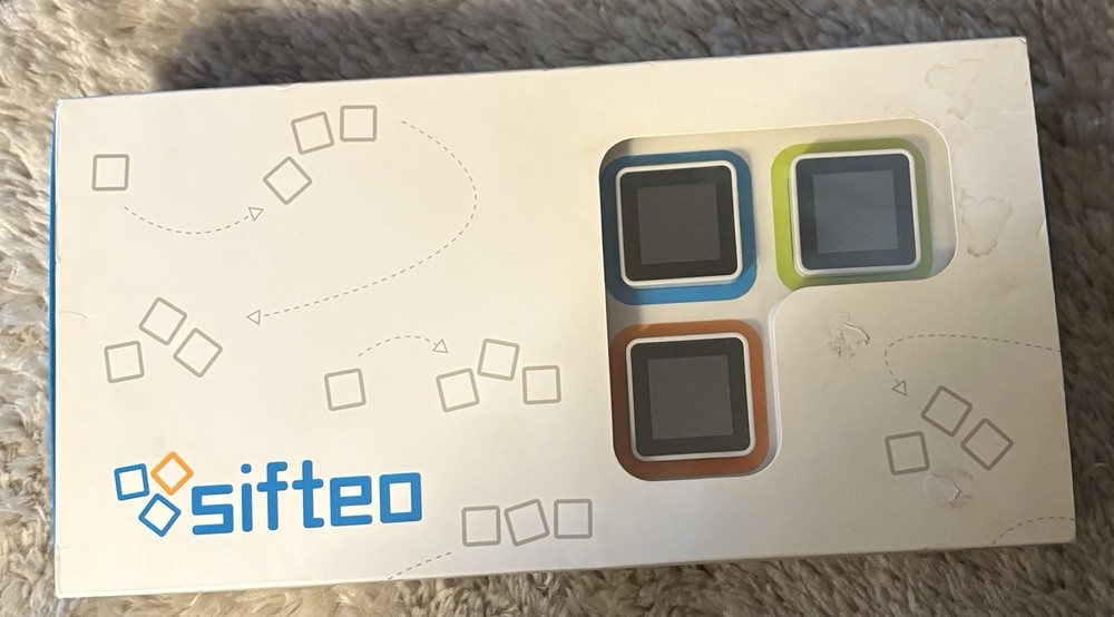 New in Box Sifteo Interactive 3 Cubes Intelligent Gaming