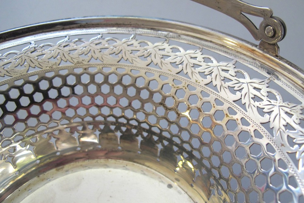 WALLACE Silversmiths STERLING SILVER DISH Moving Handle Pierced Design BASKET