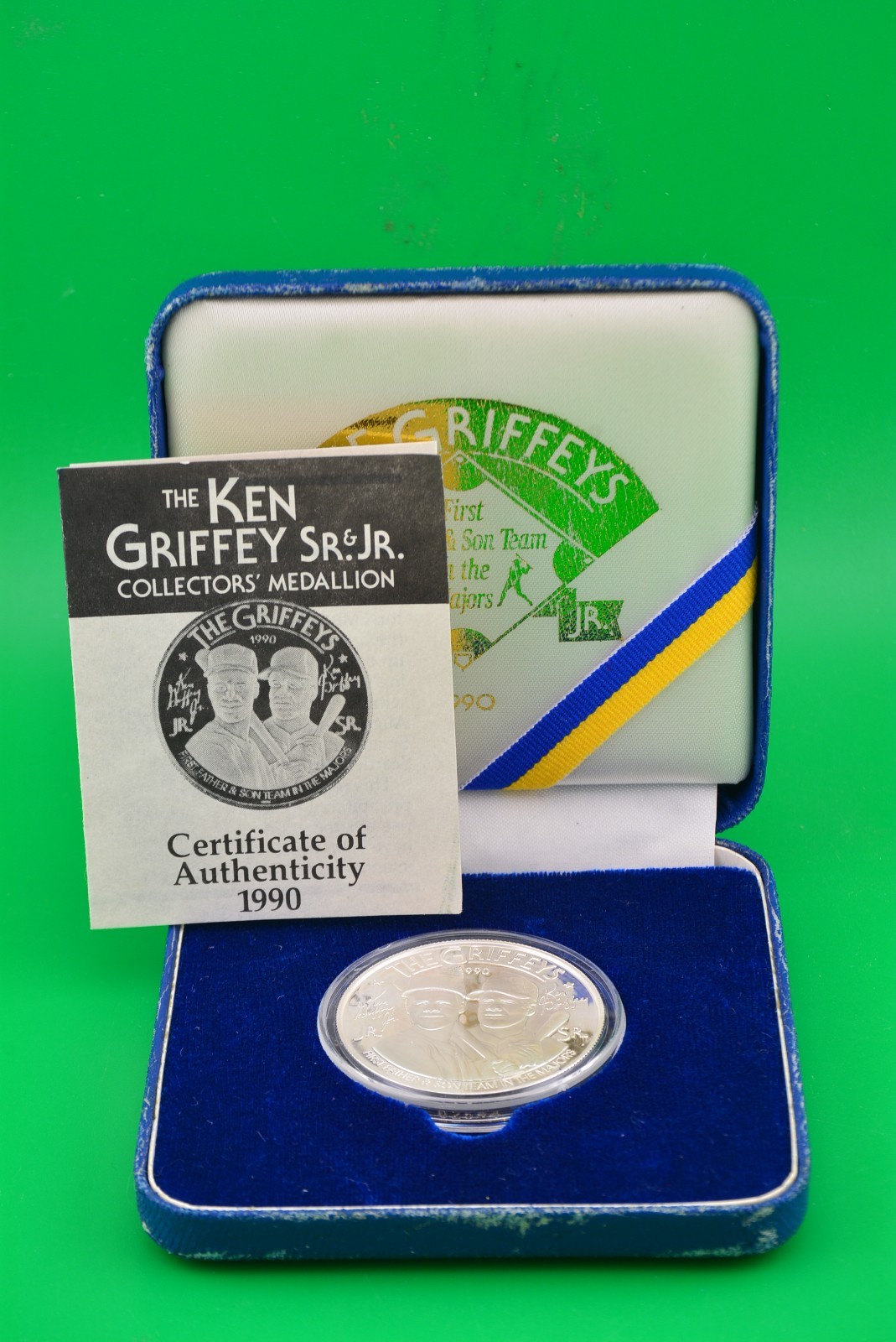 Ken Griffey Jr & Sr - Troy Oz .999 Silver Coin /25K Commemorate Back to Back HR