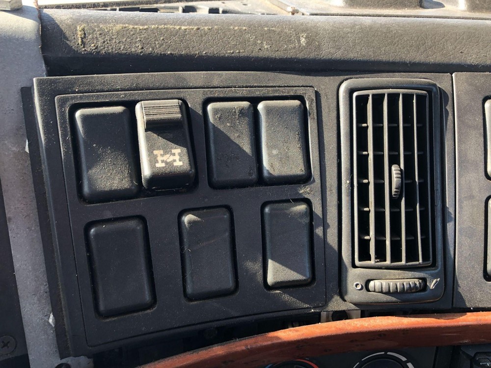 2003-2018 Volvo VNL SWITCH Dash Panel - Used
