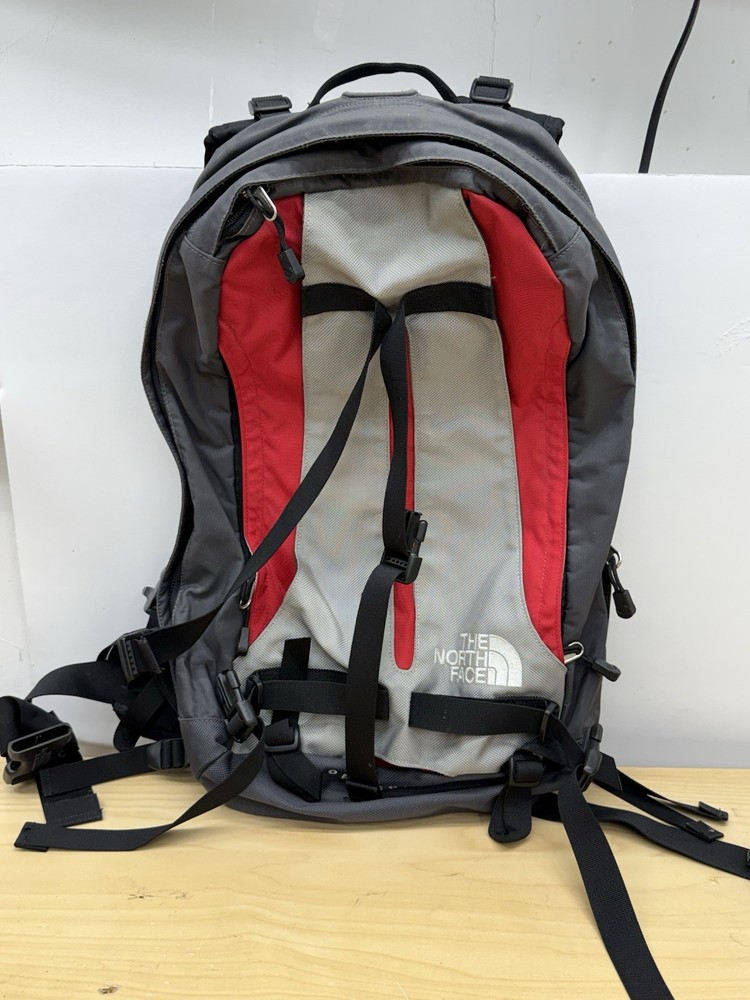 THE NORTH FACE OFF CHUTE 18 Gray & Red Hydration Backpack