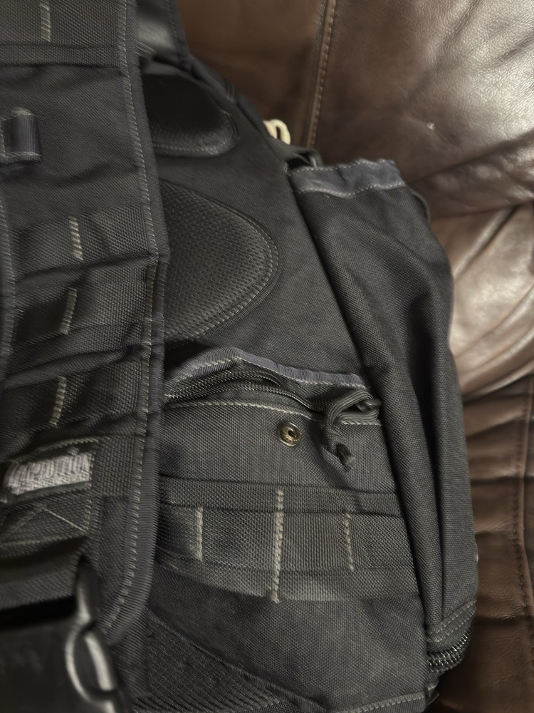 Maxpedition Monsoon GearSlinger 0410B Black. Large size single shoulder pack wit