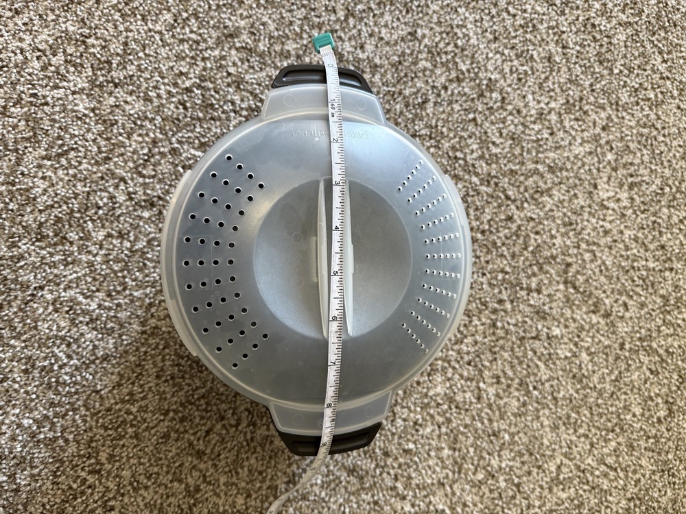 Pampered Chef Micro Cooker Microwave Steamer Locking Straining Lid 8 Cup 2 Quart