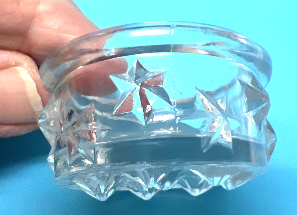 Amazing Raised Star Clear Glass Open Salt Dip 1 7/8 x 7/8 inch Flake