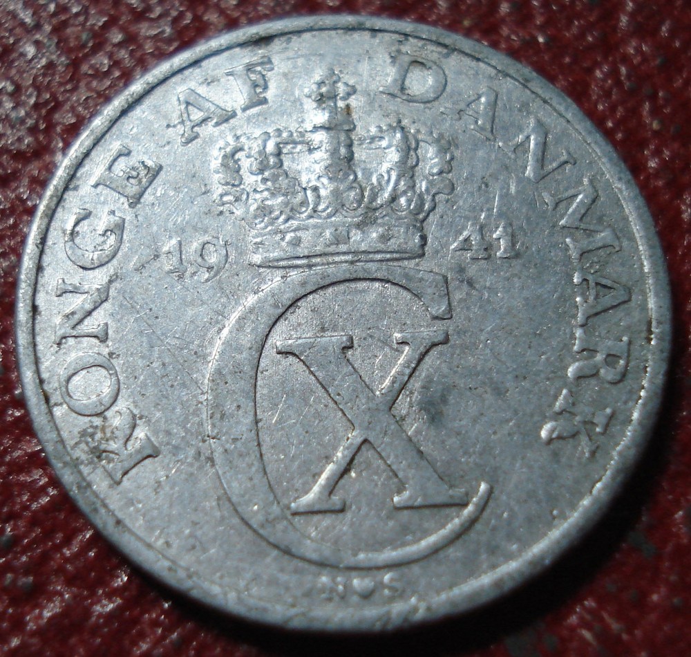 1941 DENMARK 2 ORE IN FINE-VF CONDITION