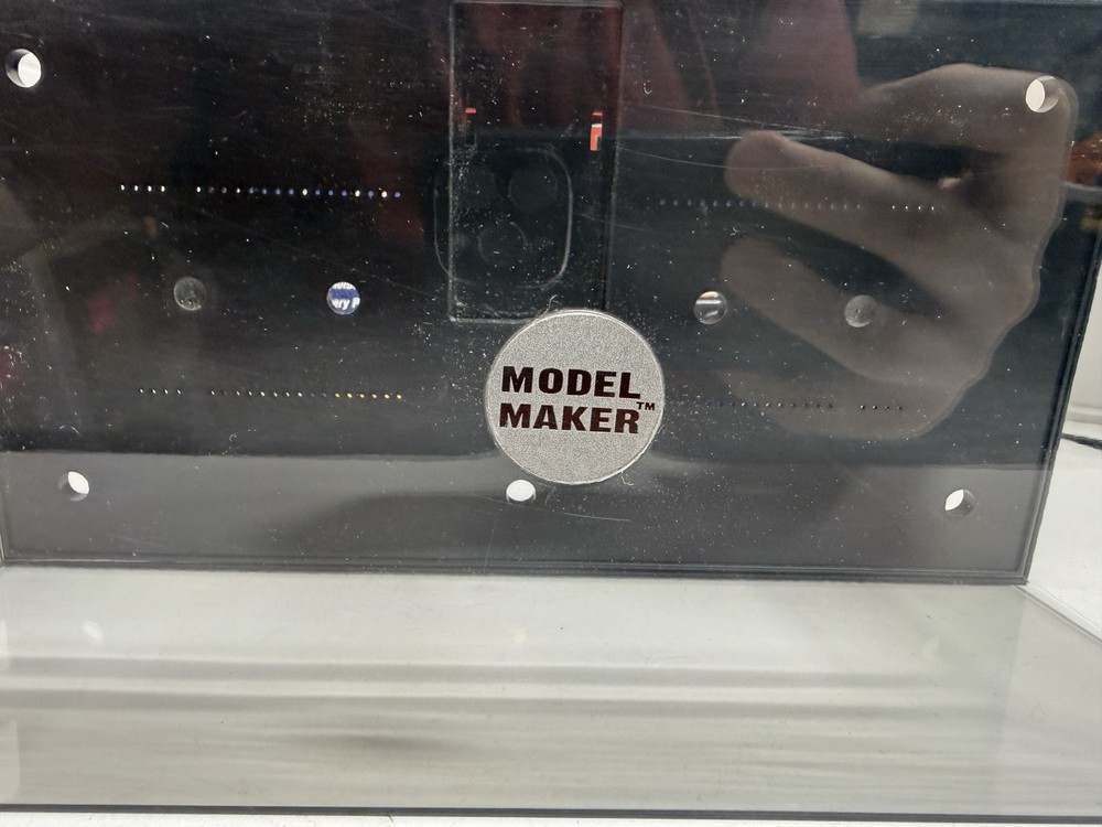 Model Maker Custom Case 1/18