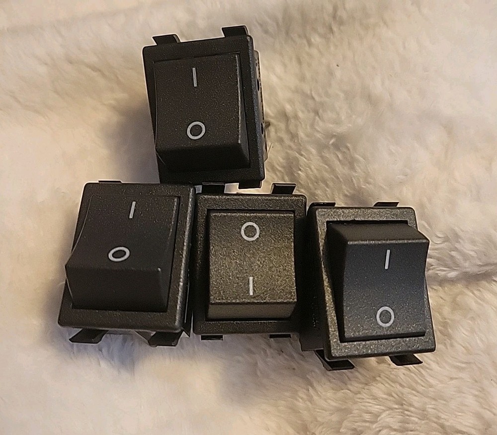 (4) Rocker Switch - WRG32F2FBBNN