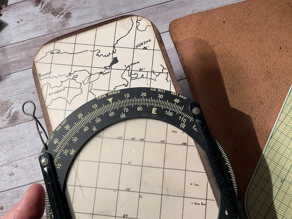 ORIGINAL WWII USAAF PILOT UNUSUAL FLIGHT COMPUTER W/ PTO ISLANDS MAP INSERT