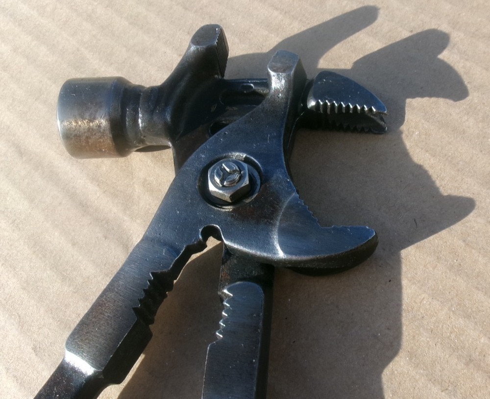 Multi-Tool Hammer, Pliers, Nail Puller 6 in 1
