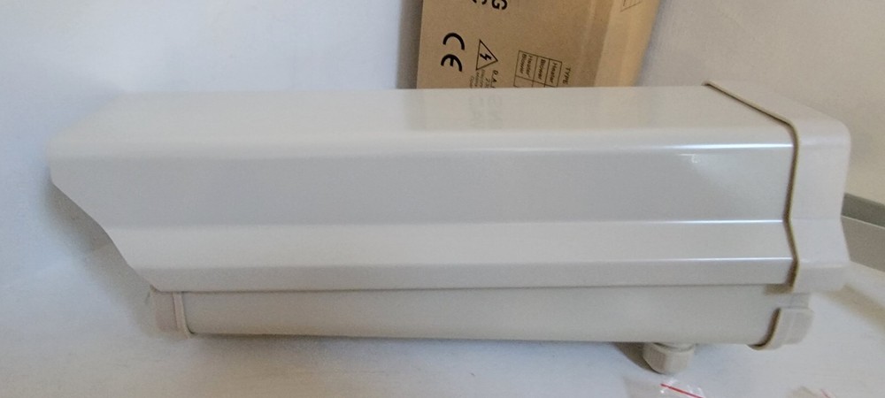 Evertech Housing CCTV Camera Box Weatherproof - Missing one screw