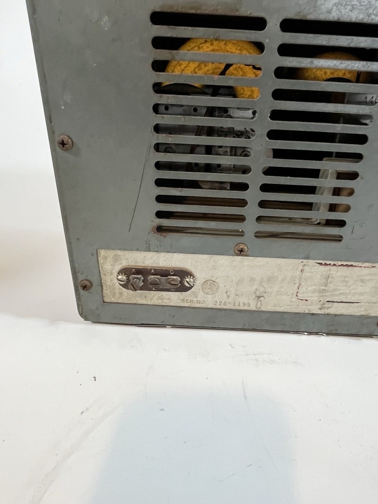 National Radio Model NC 33