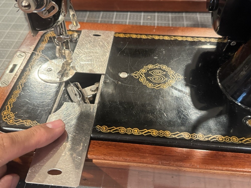 Gorgeous SINGER 128 Sewing Machine from 1949!