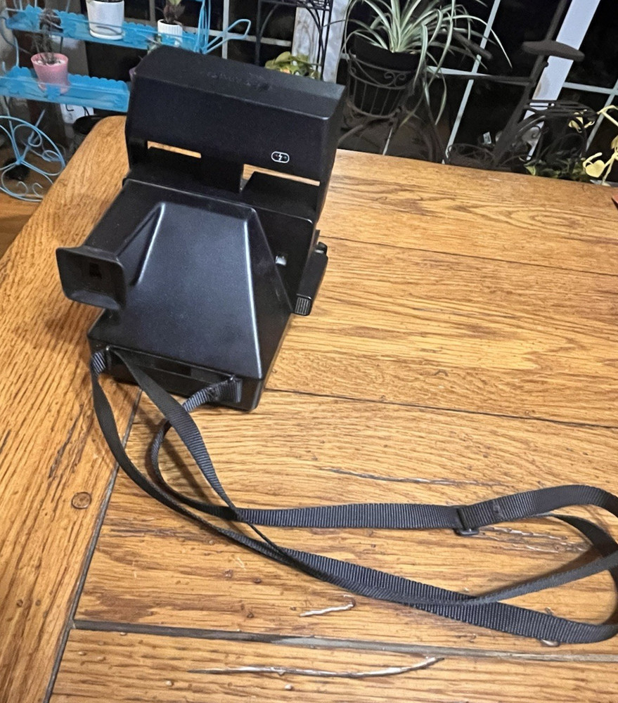 POLAROID SUN 600 LMS INSTANT FILM CAMERA UNTESTED
