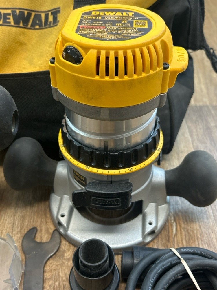 DEWALT DW618 (SBL015300)