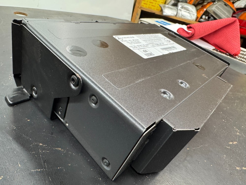 MERCEDES BENZ CD CHANGER