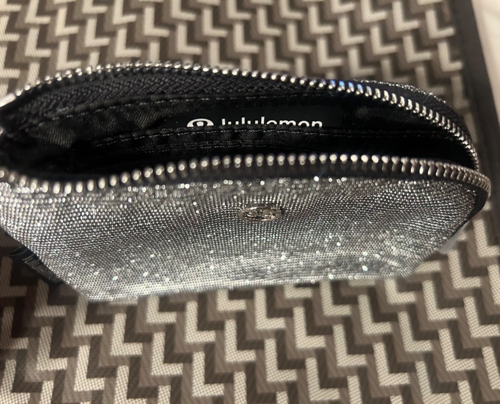 NWT Lululemon Clippable Card Pouch Dark Silver/Graphite Gray Glitter