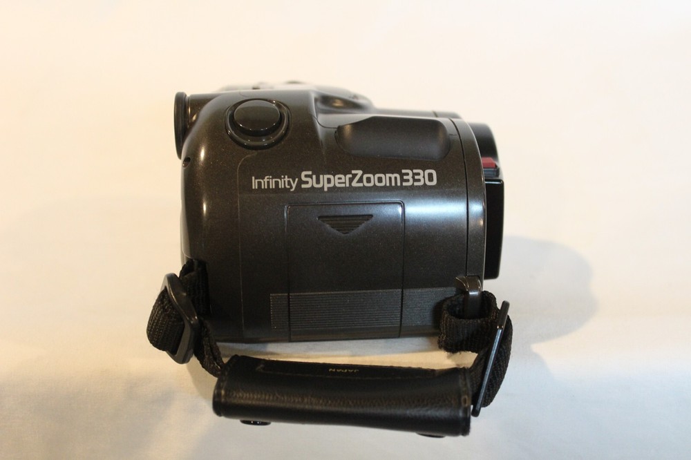 OLYMPUS Infinity SuperZoom 330 - 35mm 38-105mm camera - UNTESTED with case