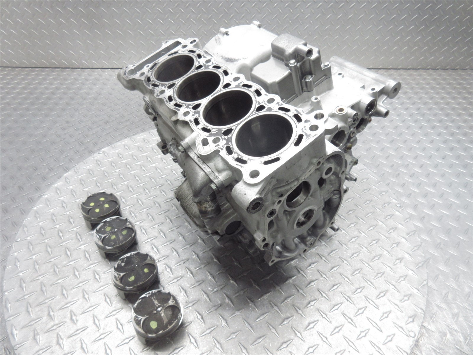 2007 06-07 Suzuki GSXR 600 GSXR600 Crankcase Case Engine Motor Block Piston Lot