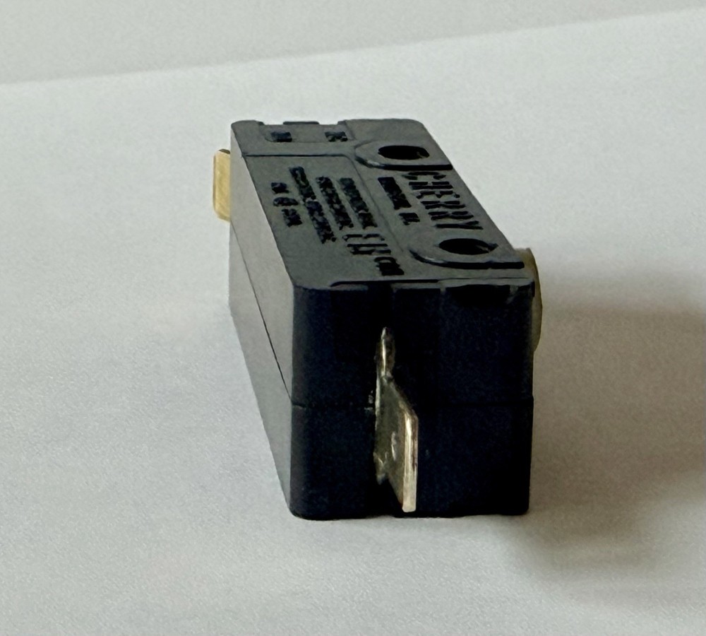 CHERRY E13 15A NORMALLY OPEN/CLOSED SNAP ACTION MICRO SWITCH 125/250 VAC