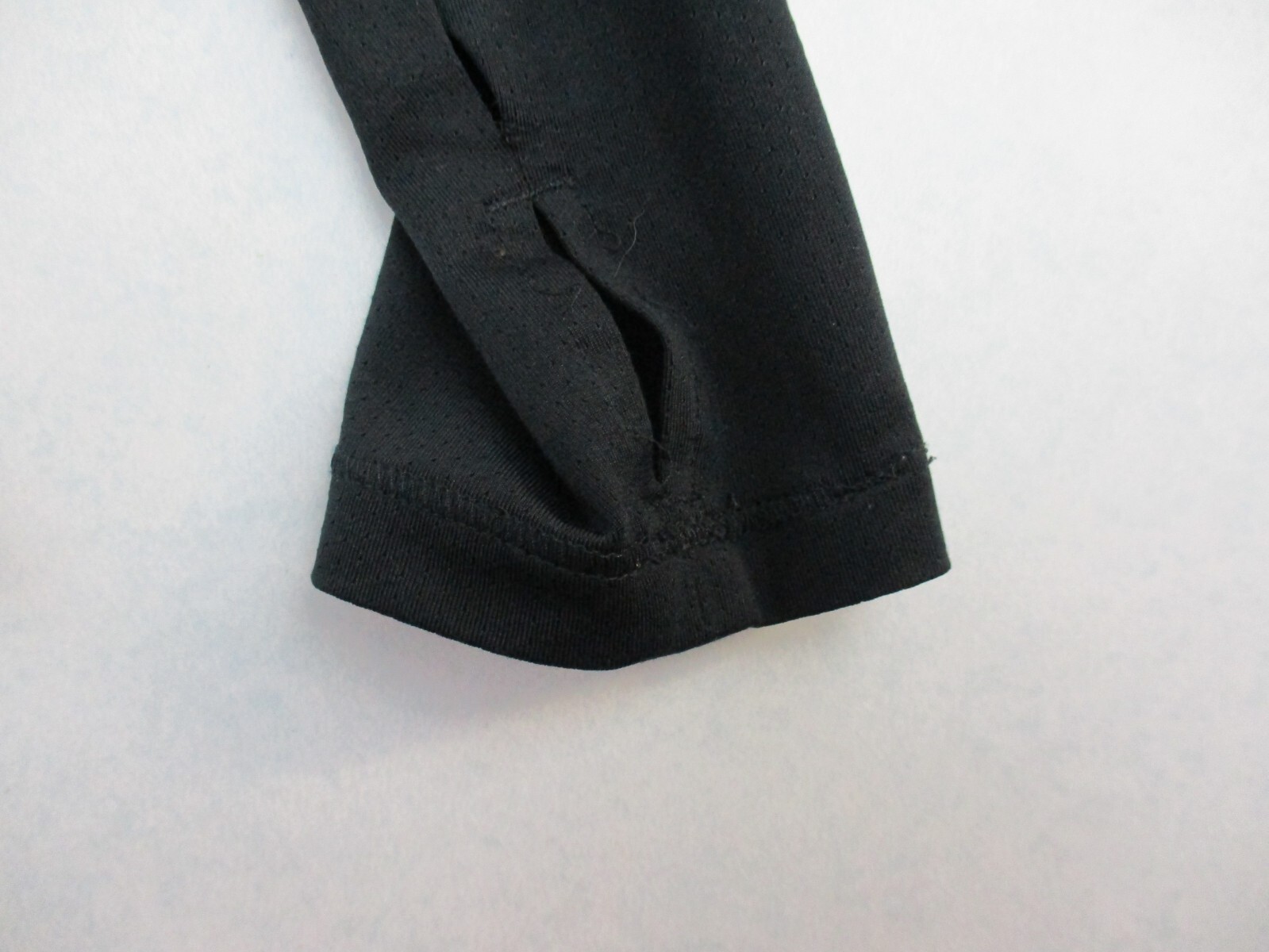 Under Armour Shirt Womens Large Black Mesh Base Layer Athletic Thumb Holes Logo