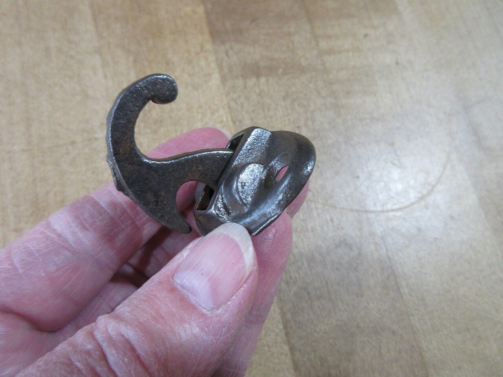 Vintage small Latch or hook