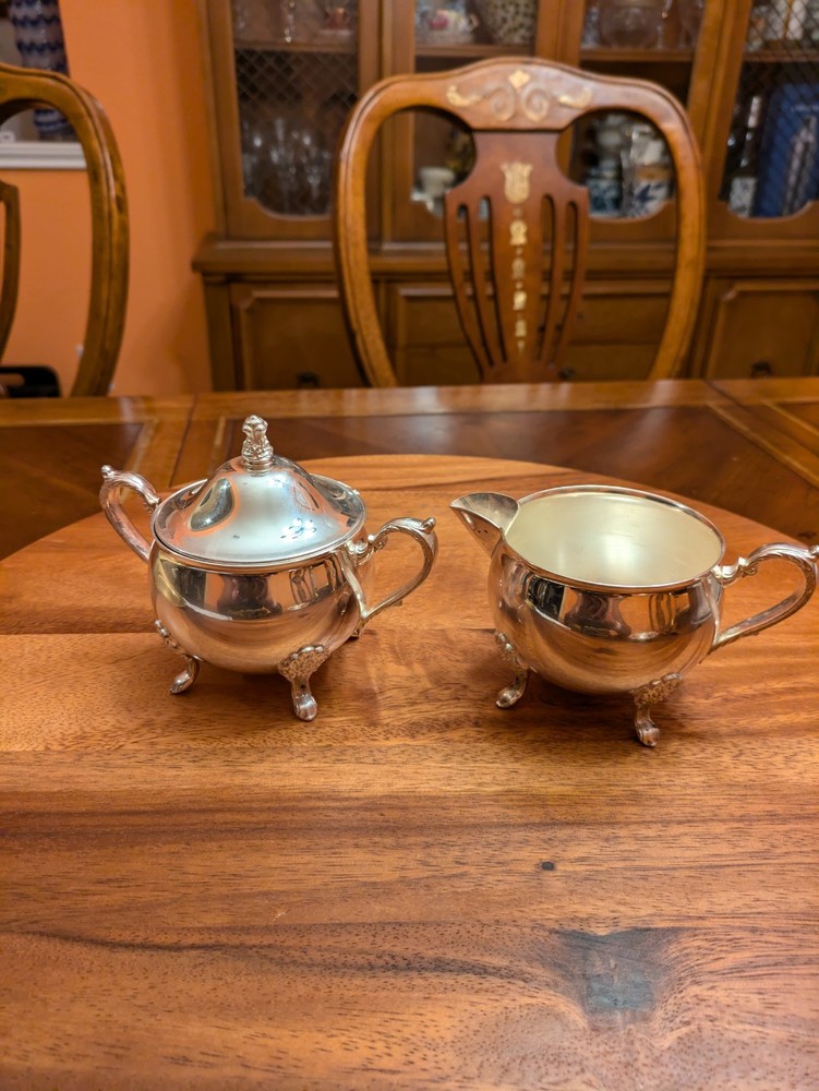 Leonard Silverplate Covered Sugar And Creamer Set