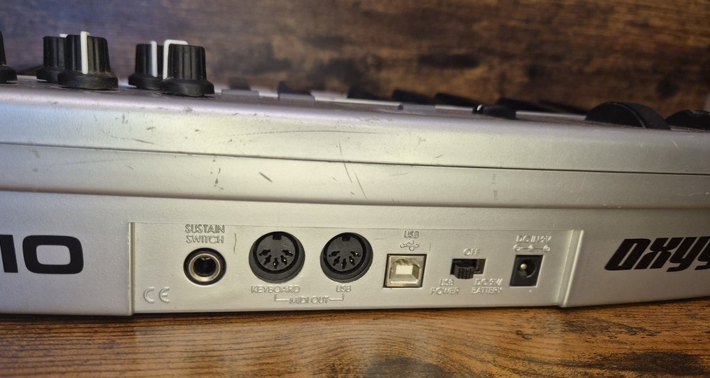 Midiman Oxygen 8 MIDI 25-Key M-Audio Mobile Two Octave Keyboard USB Controller