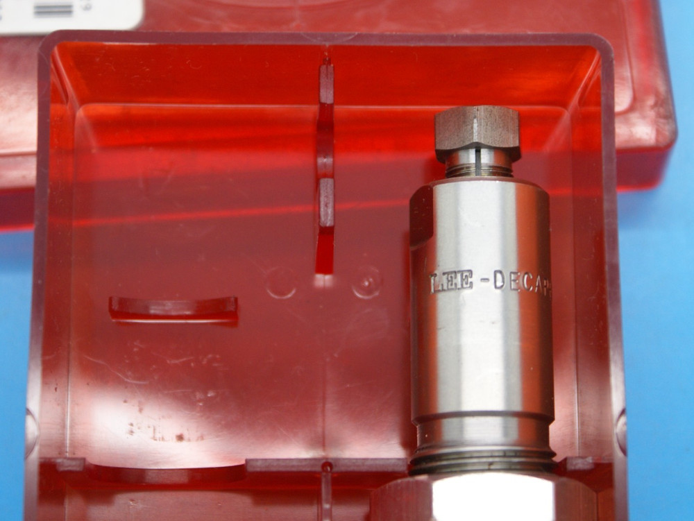 LEE DECAPPING DIE #136543 - EXCELLENT CONDITION -ONE SIZE FITS ALL