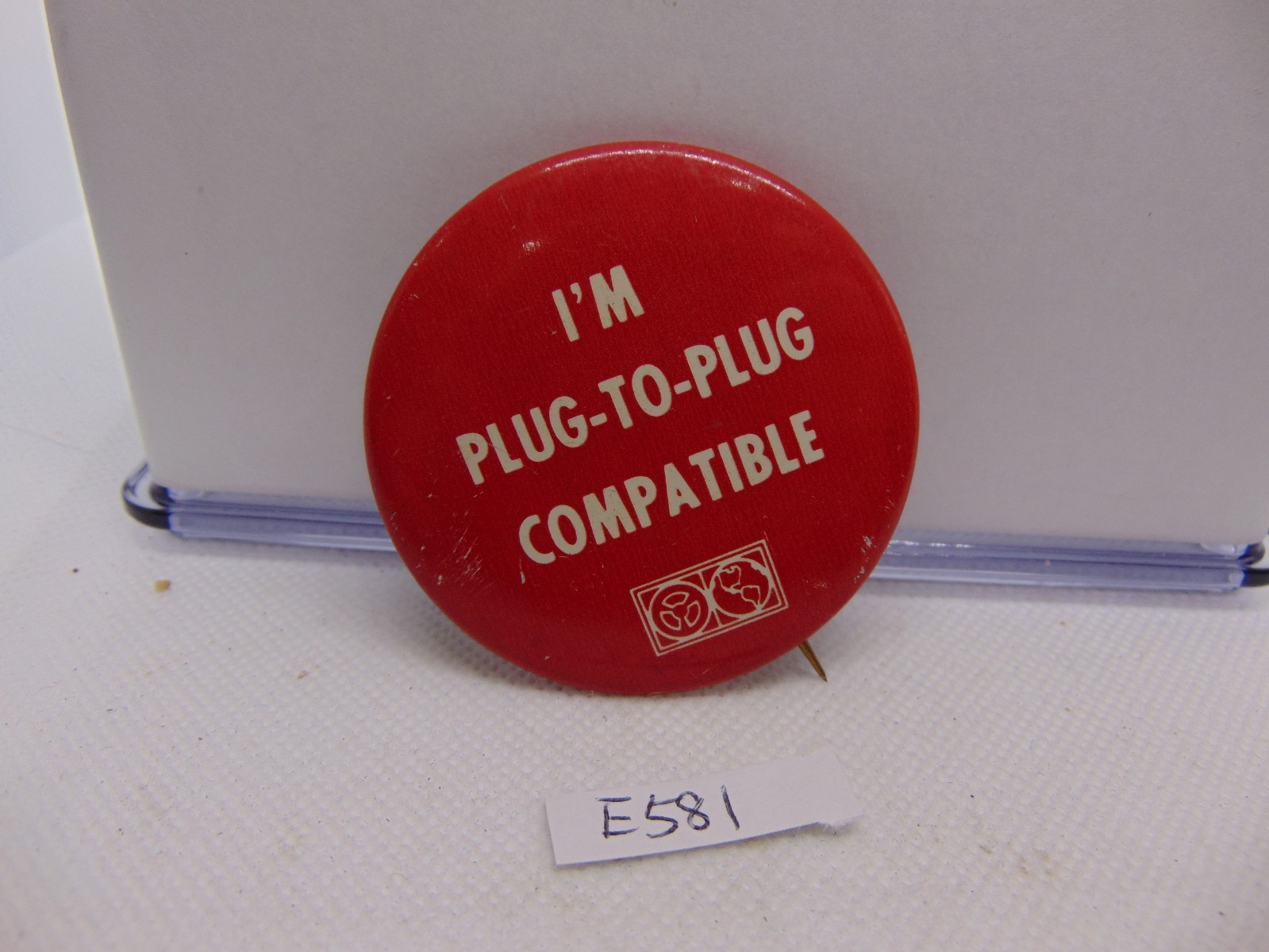 Vintage Computerworld Magazine Pinback Button I'm Plug to Plug Compatible