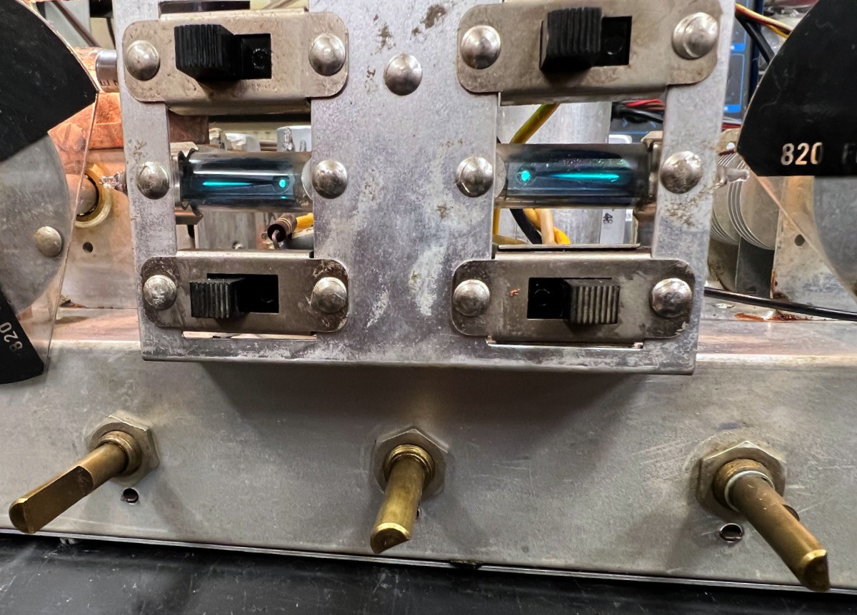 The New Englander by Guild Tube Amp & AM/FM Tuner Console Chassis