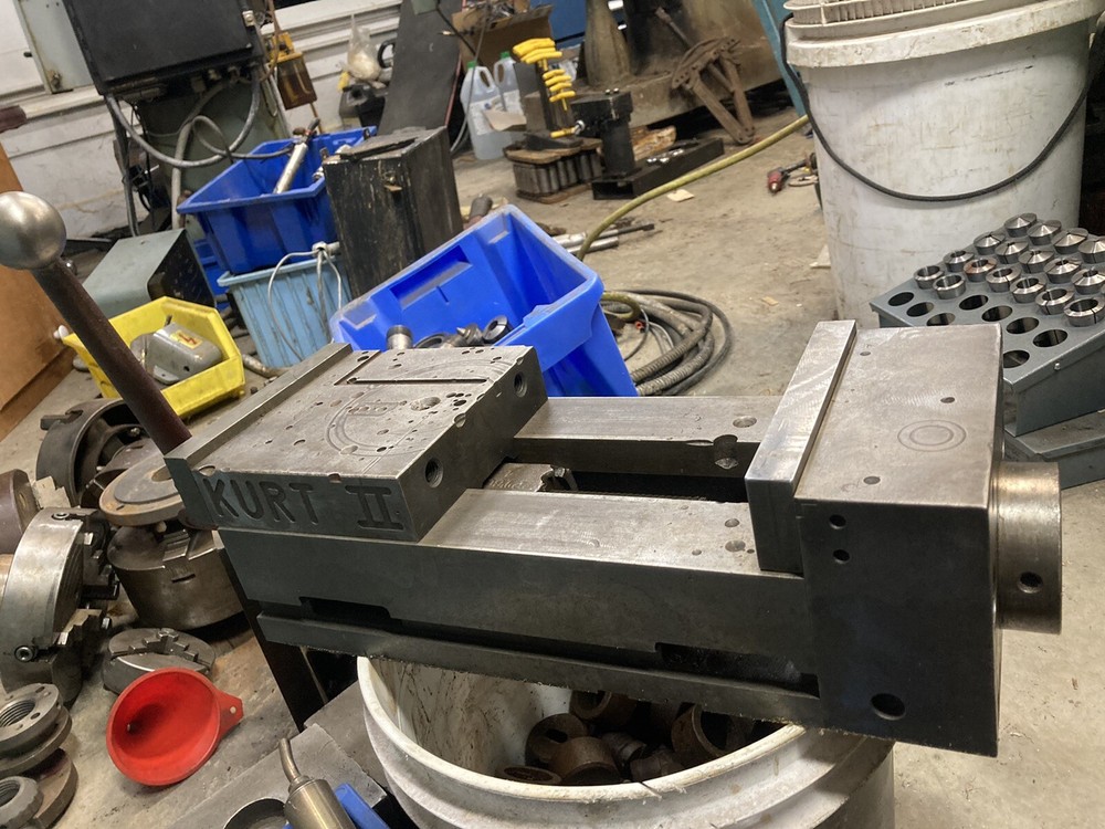 KURT 6" PULL-TYPE II CNC MILLING MACHINE VISE w/ JAWS & HANDLE - #PT600