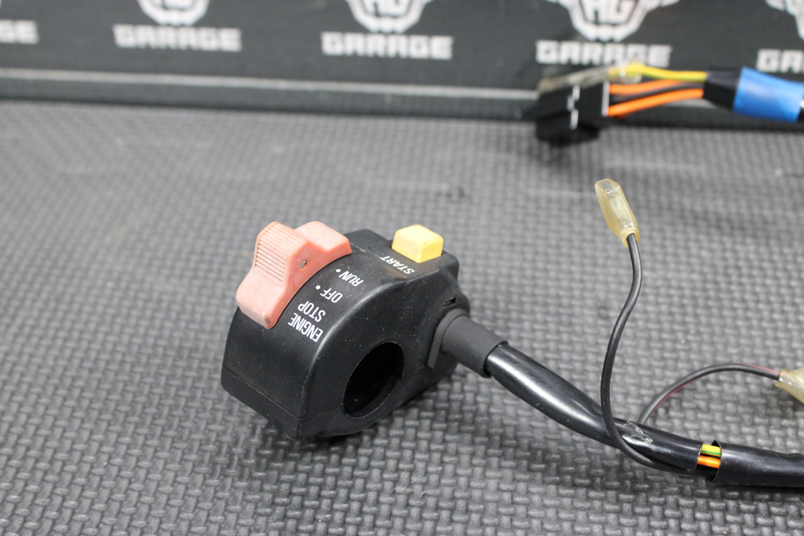 2005 SUZUKI 96-13 DR200SE OEM RIGH SIDE HANDLEBAR ENGINE ON OFF SWITCH STARTER